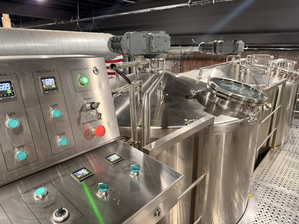Stainless steel mixing tanks